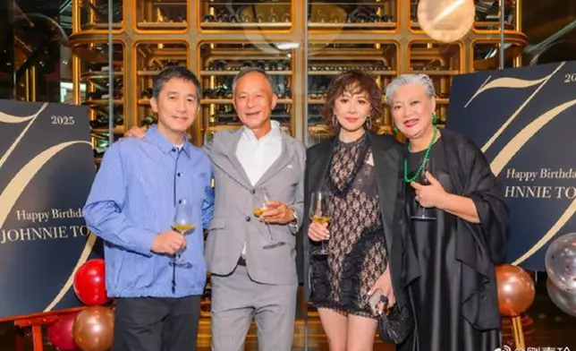 杜Sir與太太黃寶玲與梁朝偉、劉嘉玲夫婦合照