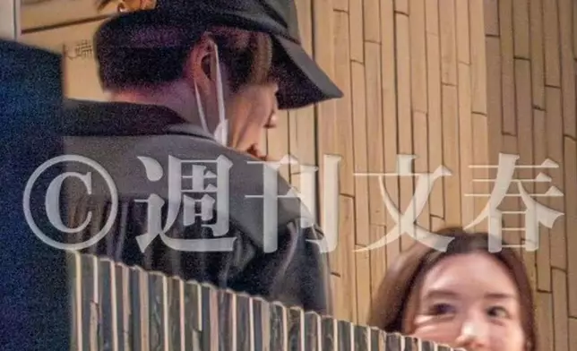 《週刊文春》公開二人偷情的證據。