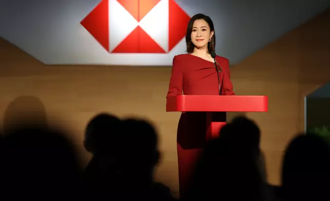 佘詩曼再度合作滙豐卓越理財及滙豐保險拍攝廣告。