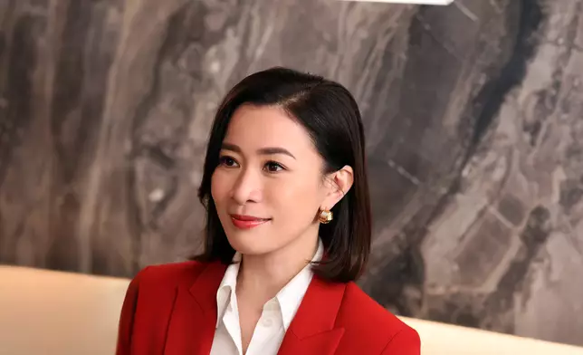 阿佘詩化身「滙豐卓越理財榮譽客戶經理」。