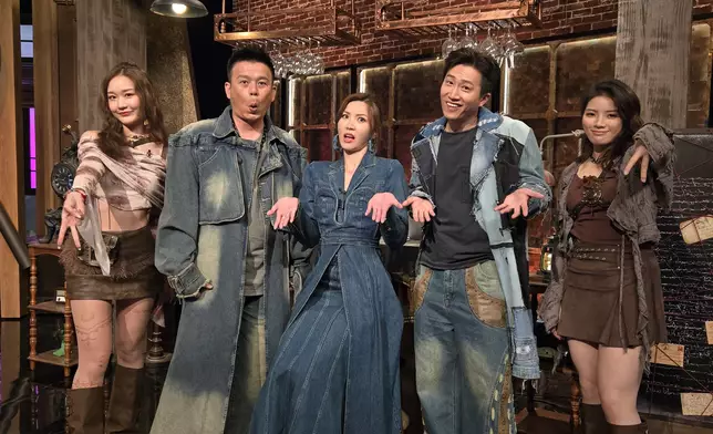 谷主火火、GM、吳若希及花生Girls葉靖儀（左一）、吳文懿（右一）。