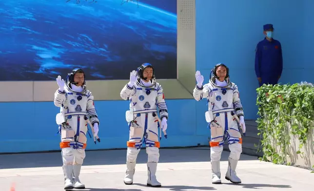 神舟二十號載人飛行任務航天員乘組出征儀式，衛星發射中心舉行。人民網圖片