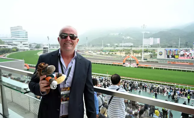 澳洲企業CGH Group行政總裁Rob Blenkinship認為沙田馬場的觀賽氣氛比澳洲更熾熱。
