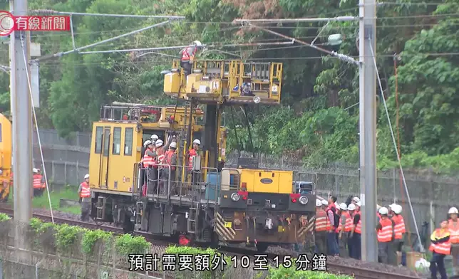 期間港鐵東鐵綫全線維持列車服務，但行車時間延長10至15分鐘。有線新聞截圖