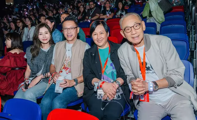 楊受成與太太及李嘉欣與夫婿許晉亨
