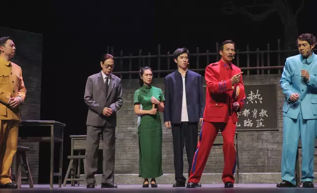 由朱茵、李子雄及羅家英凊演的舞台劇《驢得水》正在展開全國巡演。