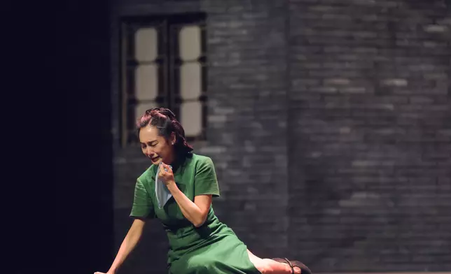 朱茵在劇中需要自摑及處理心痛極致情緒。