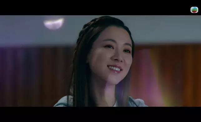 敏奕嘅校園Look獲讚好有仙氣，同埋真係零違和咯。