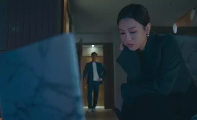 敏奕女強人Look都好知性。