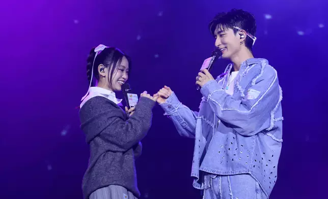 Aska與張天穎勾手指尾！