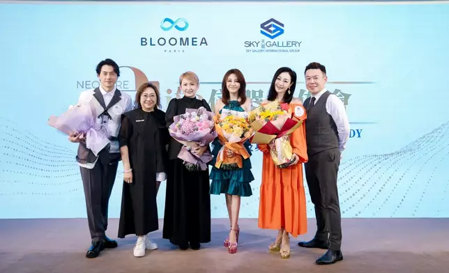 左起：司儀森美、天御國際集團行政總裁 Ms. Alice Yeung、湯寶如、胡曦文、楊玉梅、天御國際集團營運總裁麥迪民先生Dick Sir