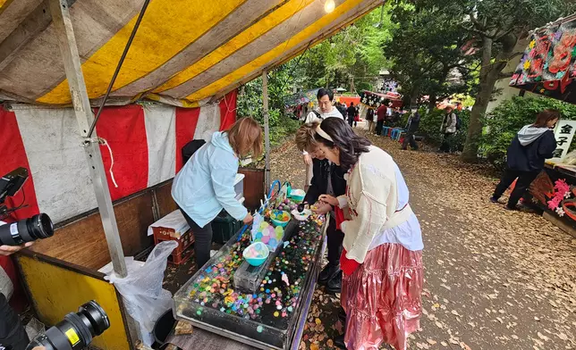 杜鵑花祭期間阿Jar充當攝影師。