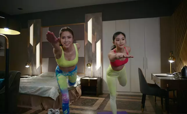 造型7：弗爆瑜伽Look。