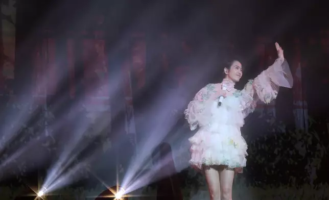 Gigi梁詠琪「時間遇上我們」世界巡迴演唱會