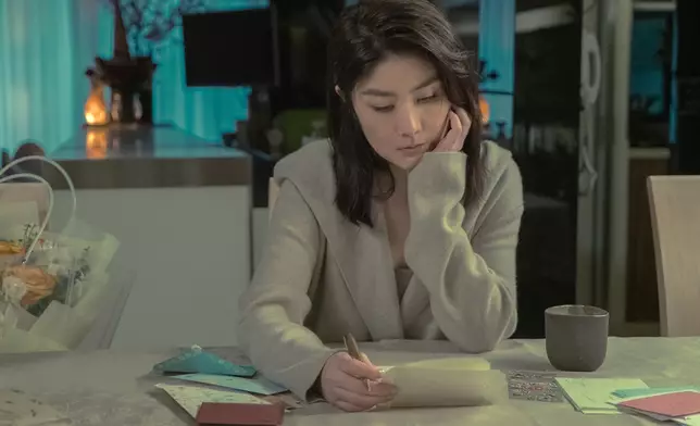 這首歌名源自Kelly 2002年經典作品《最愛演唱會》的結尾歌詞