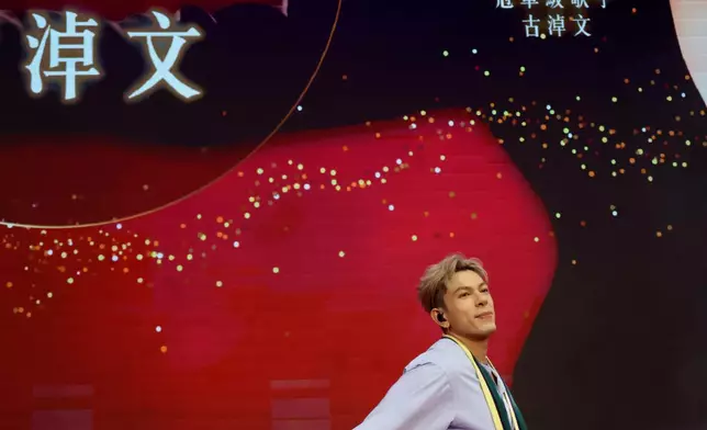 古淖文於上週在香港唱片日推出的《Follow Me》黑膠碟大賣，一星期內現貨全部售罄。