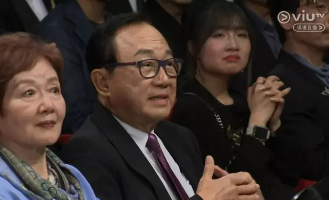 講起許冠文