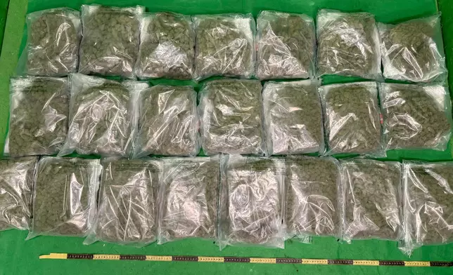 ​香港海關於機場檢獲超過240萬元懷疑大麻花。政府新聞處圖片