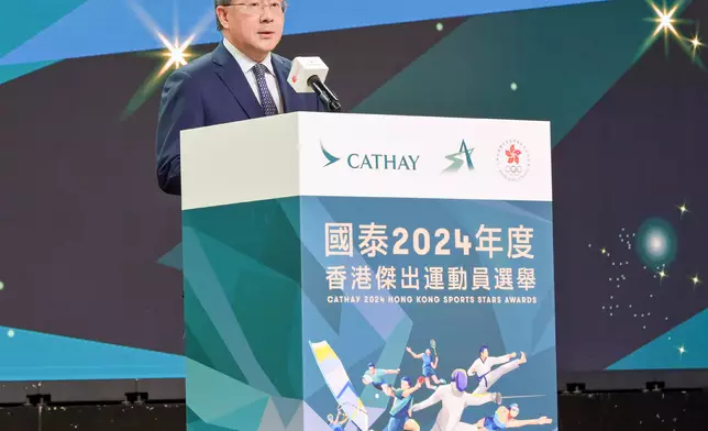 政務司副司長卓永興在國泰2024年度香港傑出運動員選舉頒獎典禮致辭。 政府新聞處圖片