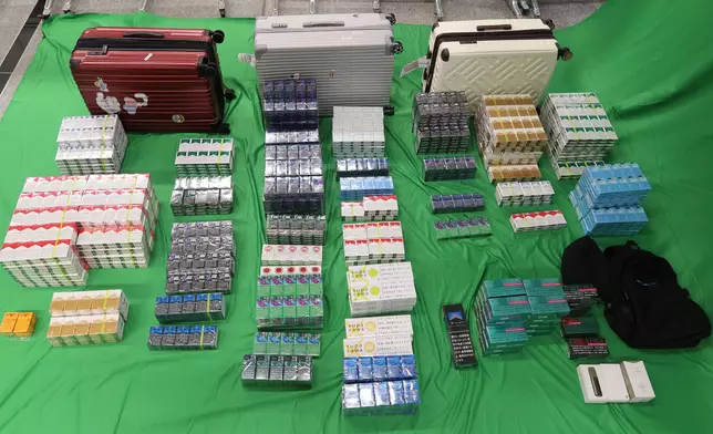 檢獲的未完稅香煙及另類吸煙產品。 政府新聞處圖片