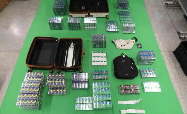 檢獲的未完稅香煙及另類吸煙產品。 政府新聞處圖片