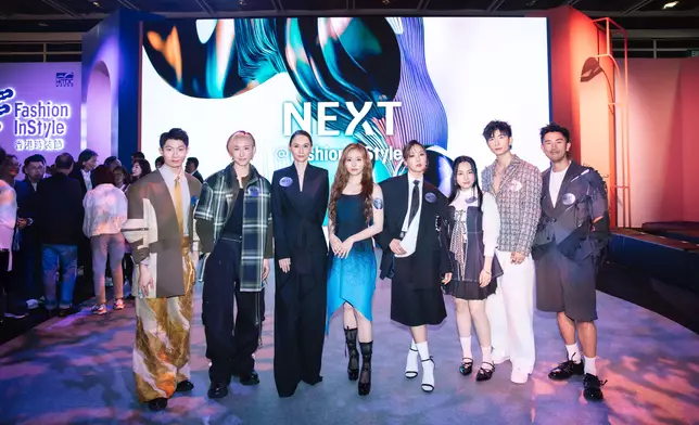 (左起：黃凱逸 Zelos、張進翹 Manson、Amanda S、 Ivy So @ COLLAR 、李炘頤 Alina、倪安慈 （阿慈）、張馳豪 Aska、馬志威)