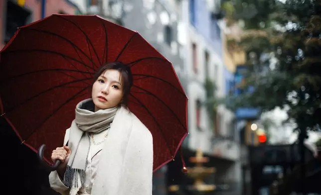 《感激跟你能夠遇見》MV遠赴布拉格拍攝，當日拍攝的天氣也令Jinny對人生有所感悟