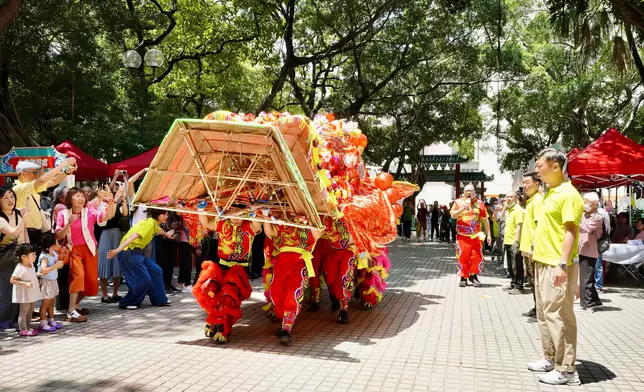 「油麻地天后誕」備有難得一見的「花炮衝神儀式」，以近4米高的巨型花炮慶賀天后娘娘的誕辰。