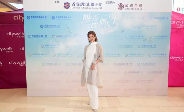 邱芷微在英國讀大學時，被同學吸食毒品情況所嚇怕。