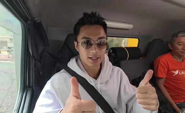 孔德賢出發去做一日司機。