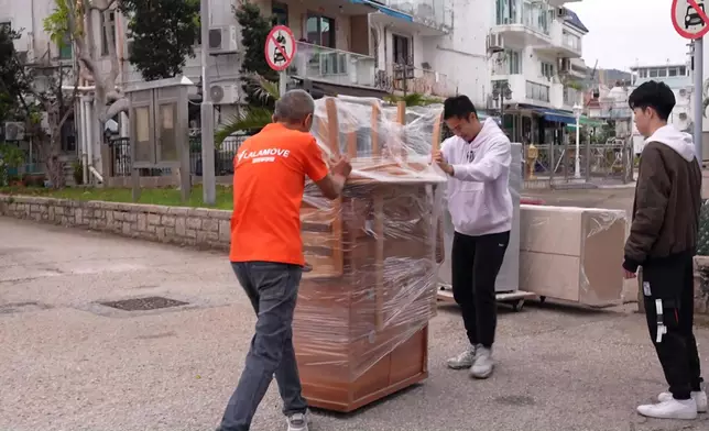 孔德賢之後就好小心翼翼咁搬嘢，都說認真工作的男人最吸引。