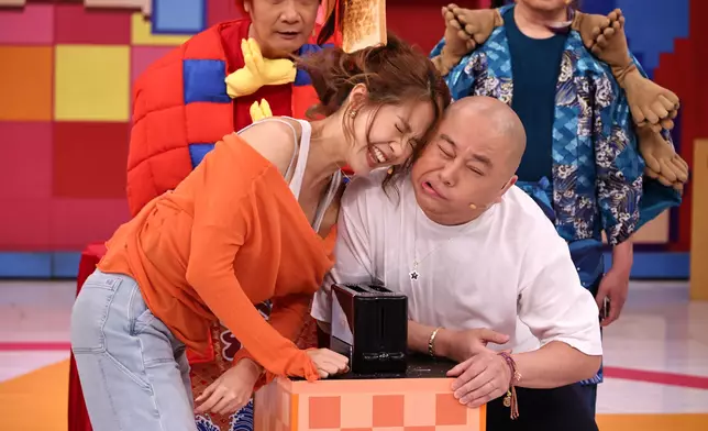 障礙賽精彩畫面，孔德賢彈跳力驚人，女神隊亂作一團。