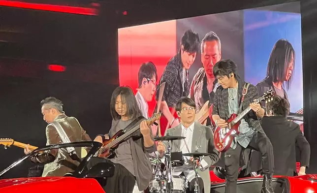 《瘋狂世界》與《約翰藍濃》等經典相繼上演