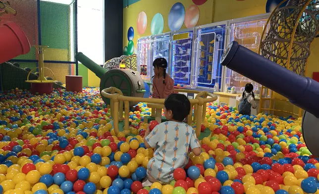 EpicLand 歷奇王國——全港最大之一的兒童室內遊樂場，佔地 2萬平方呎的，內設 6 大遊戲區，以各種獨特有趣的設施，讓小朋友開心「放電」，絕對是啟德親子好去處。