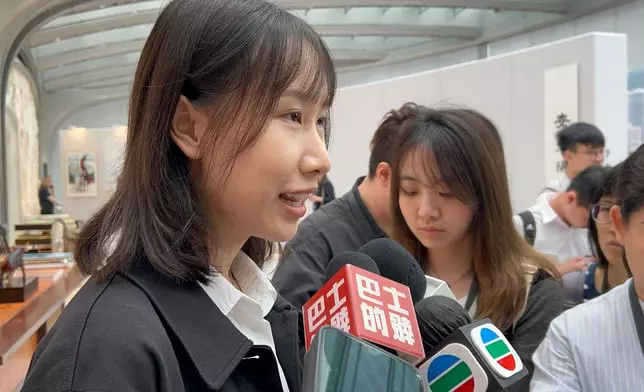 吳小姐獲李兆基博士基金資助完成小學和中學。巴士的報記者攝