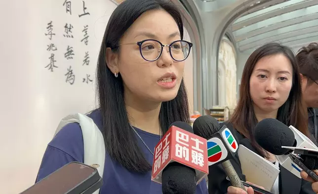 梁小姐在煤氣公司工作了十五、六年，每年在股東會、董事會都有親身接觸李兆基。巴士的報記者攝