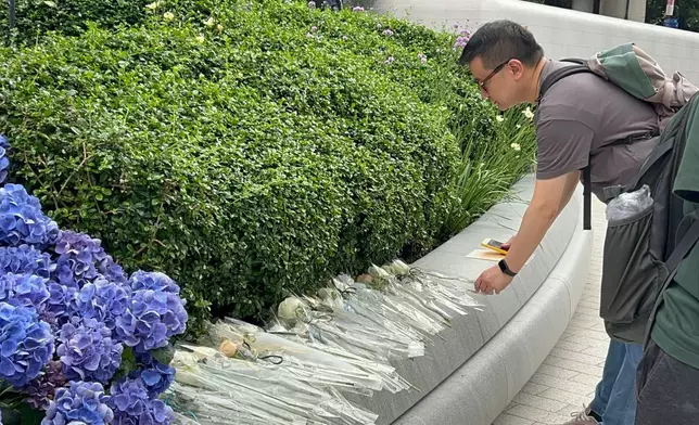 展覽設有紀念花園，供公眾留言致意。巴士的報記者攝