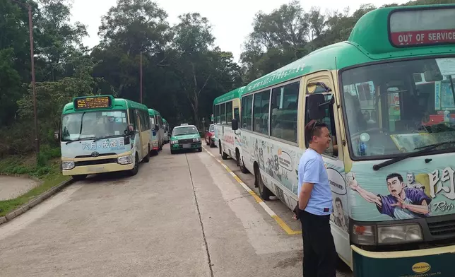 北潭涌開往萬宜水庫東壩的專線小巴第9A號線加強服務。方國珊FB圖片