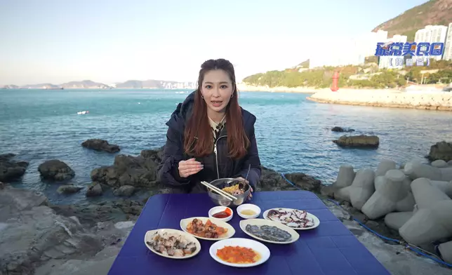 海女為Gillian下海捉海鮮。