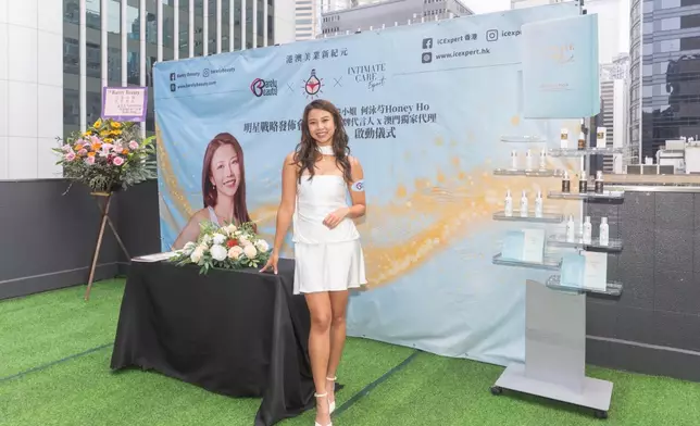 何泳芍（Honey）以代言人身份出席Barely Beauty X ICEXPERT明星戰略發布會活動。