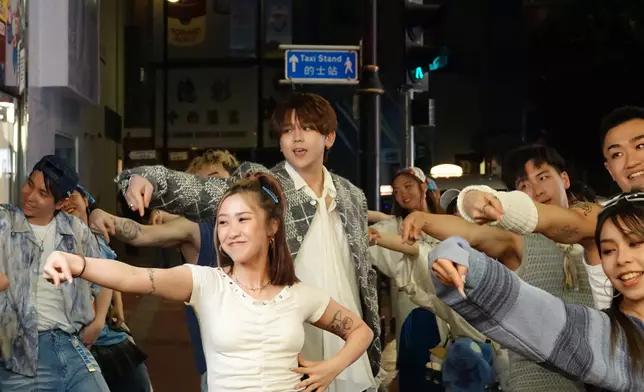 發起Dance Challenge散播愛與歡樂！