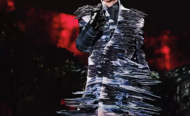 首度進駐室內場館。