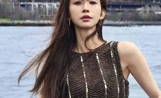 表現出專業模特兒的敬業精神