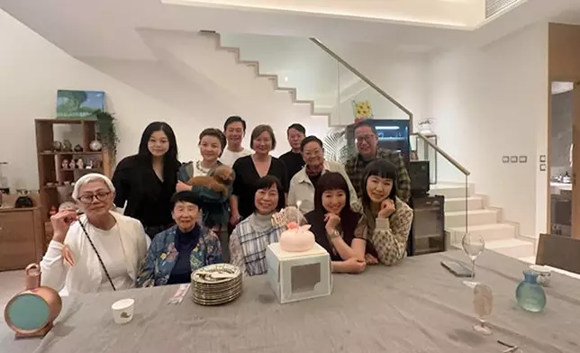 單位為複式設計，內有樓梯連接上下層