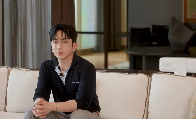 Anson Lo化身韓國人氣戀愛真人騷參加者，自稱對beauty很有心得，攪笑地稱跟自己一齊去旅行會愈曬愈白。