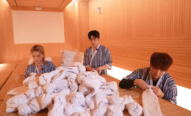 姜濤、Jeremy和Anson Lo摺羊角帽摺到懷疑人生。