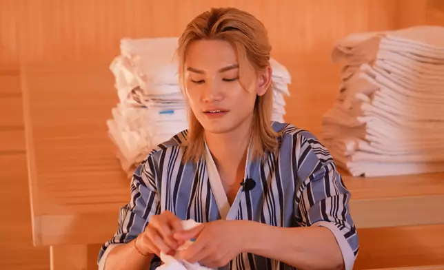 面對無數的毛巾，Jeremy坦言覺得在高溫房更開心。