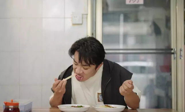 品嚐海鮮腸粉和牛肉腸粉。