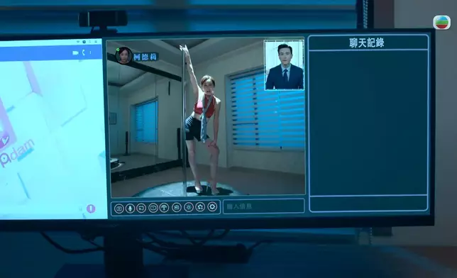 無論姿勢表情都勁有女人味。