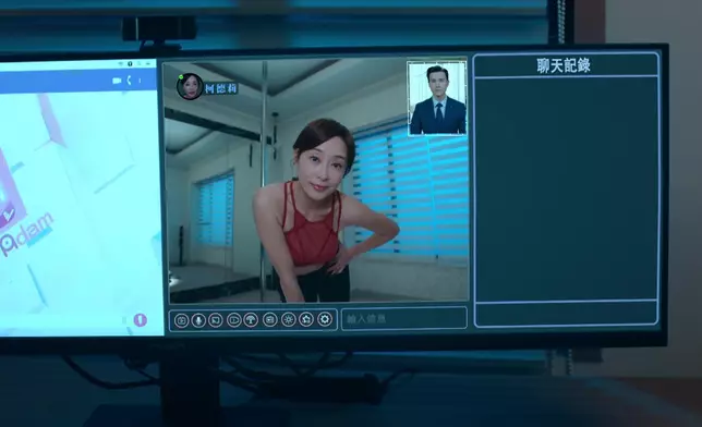 無論姿勢表情都勁有女人味。